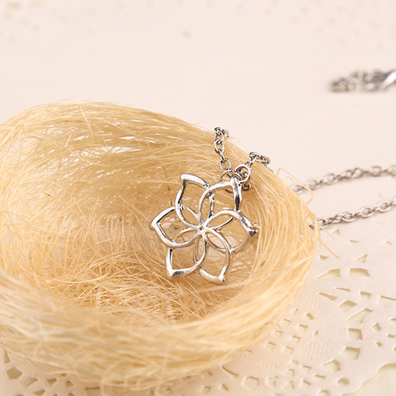 Hollow Lotus Pendant Necklace Galadriel Flower Necklace  Flower Necklace nihaojewelry wholesale