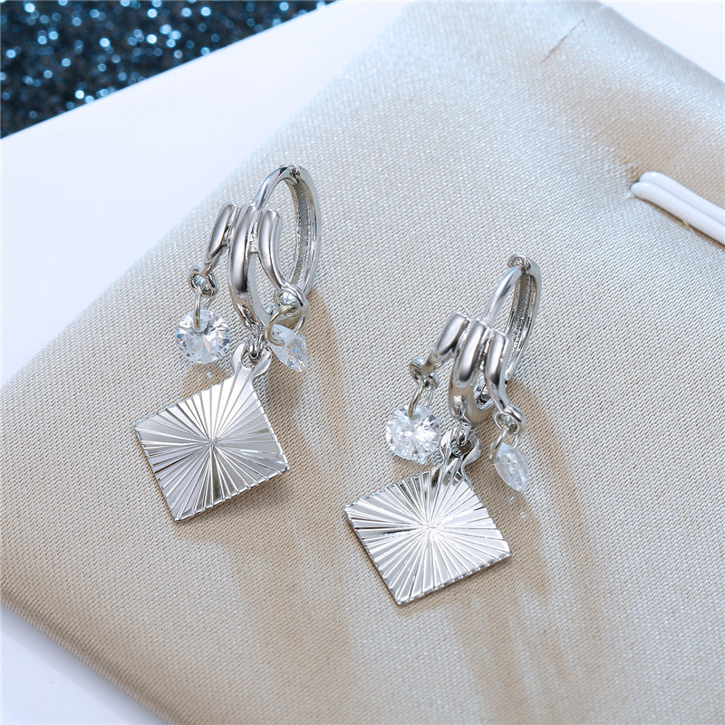 New Fashion Zircon Earrings Star Sequins Eye Earrings Wholesale display picture 2