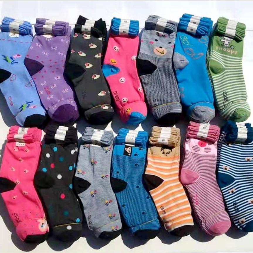 Winter socks stall supply middle-aged an...