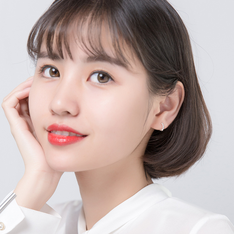 S925 botones de orejas de plata para mujeres coreanas de moda simple perlas de luz perlas de orejas perlas personales perlas de orejas joyas de orejas E8704