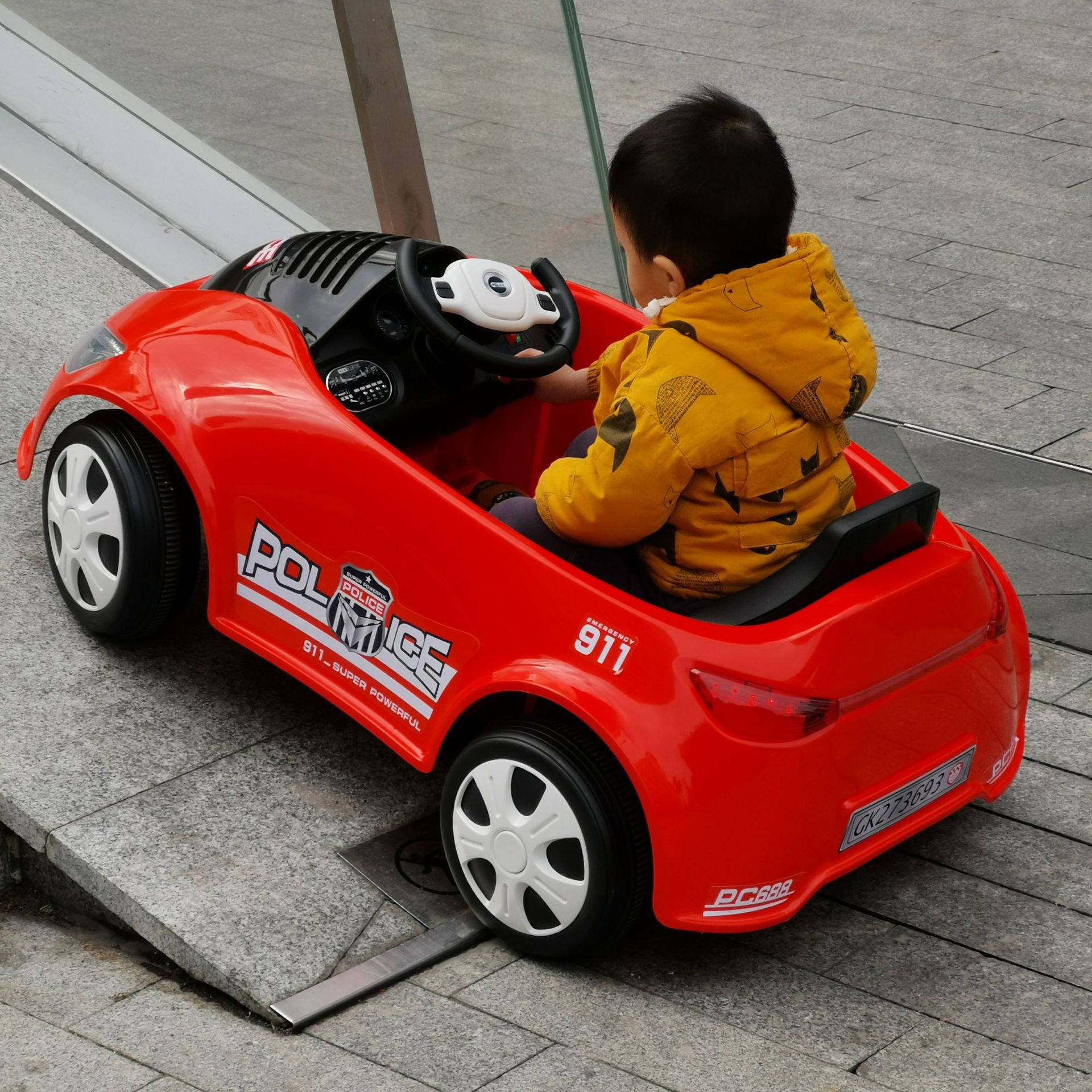 新款电动儿童电动车四轮双驱摇摆遥控车可坐人宝宝汽车小孩玩具车-阿里巴巴