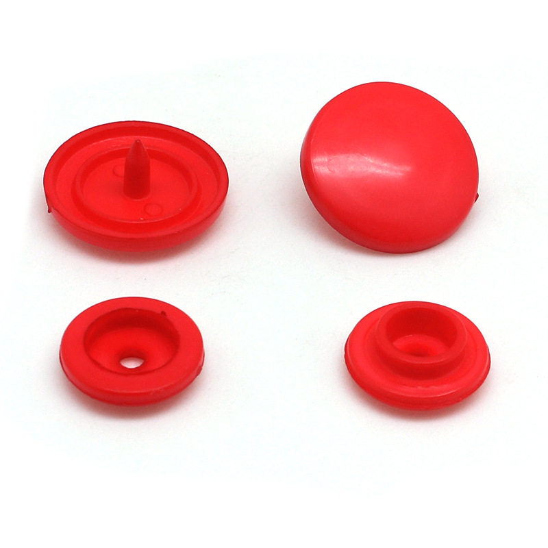 厂家直销T8大红色树脂四合扣  宝宝婴儿服装口水巾用塑料纽扣