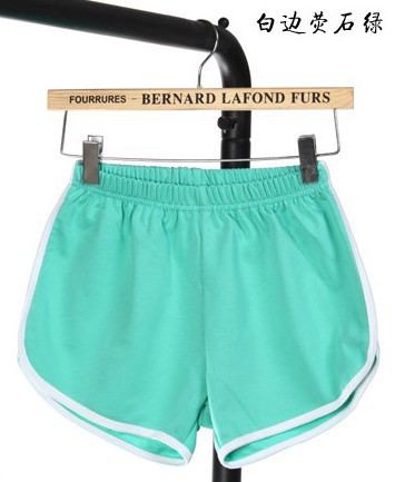 흰색 가장자리 형석 녹색