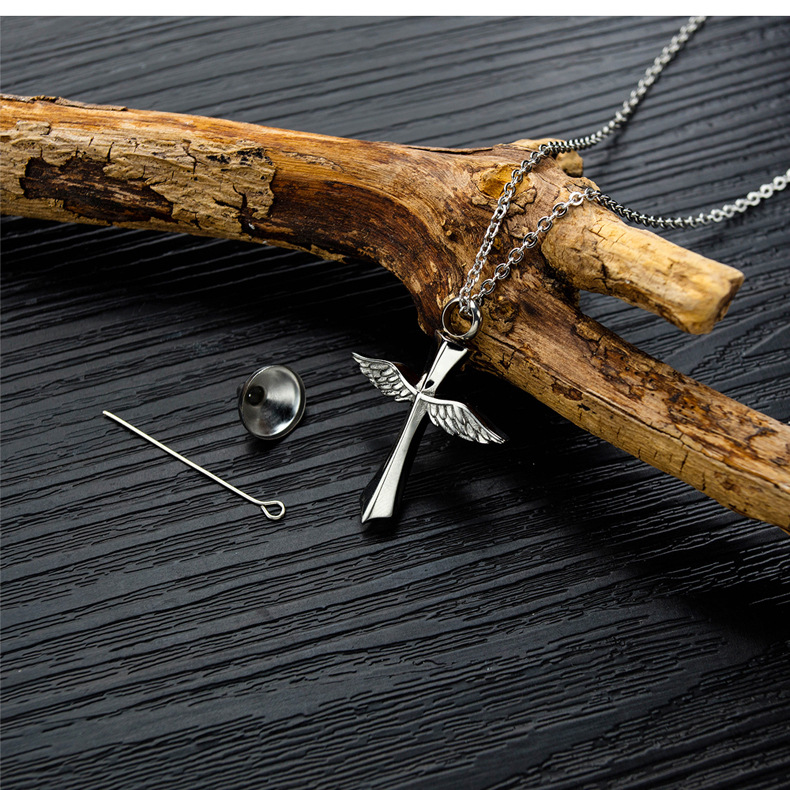 Collier Croix Simple En Acier Titane display picture 6