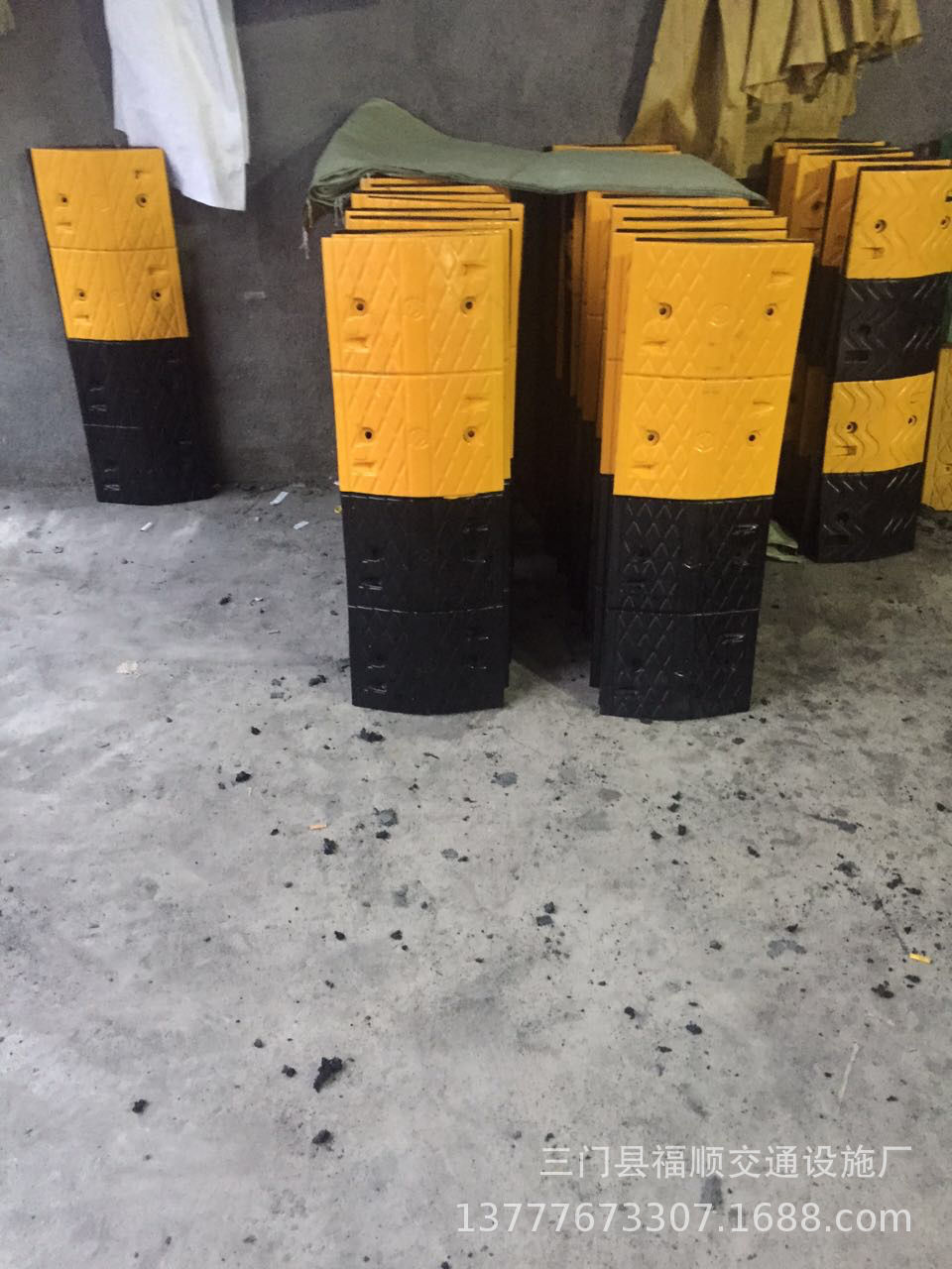 源头厂货橡胶波浪减速带道路缓冲带缓冲带减速垫橡胶减速带防滑-阿里巴巴