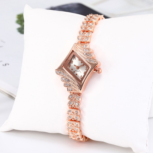 Alloy Diamond Ladies Bracelet Watch Fashion Steel Band Alloy Pattern Bracelet Watch New Thin Strap Ladies Quartz Watch