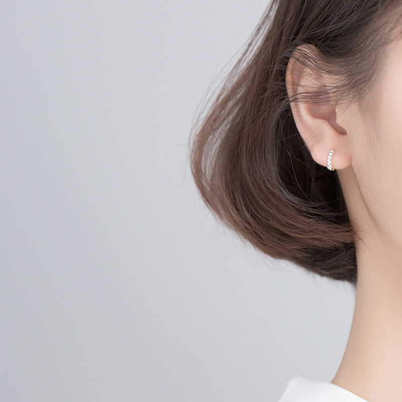 S925 botones de orejas de plata para mujeres coreanas de moda simple perlas de luz perlas de orejas perlas personales perlas de orejas joyas de orejas E8704