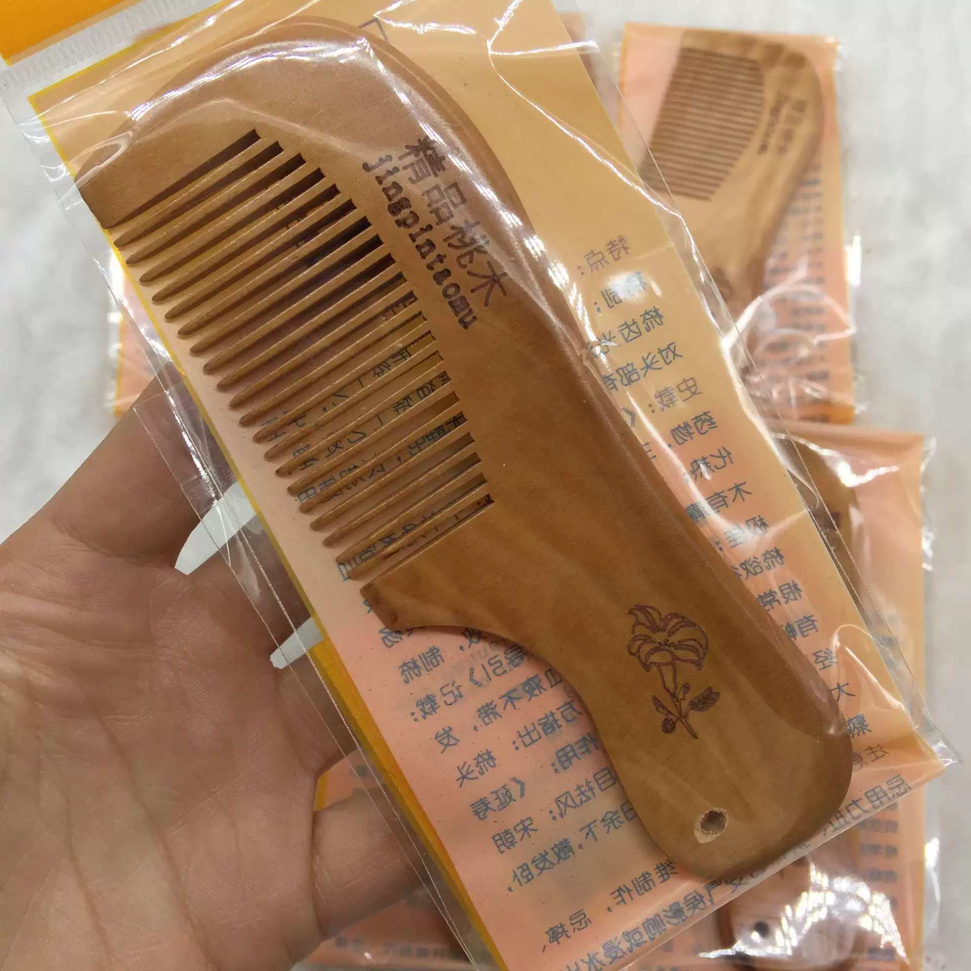 Маленькая расческа из персикового дерева, туристические привлекательности, храмовая расческа, деревянная расческа, распределение магазина 2 юаня