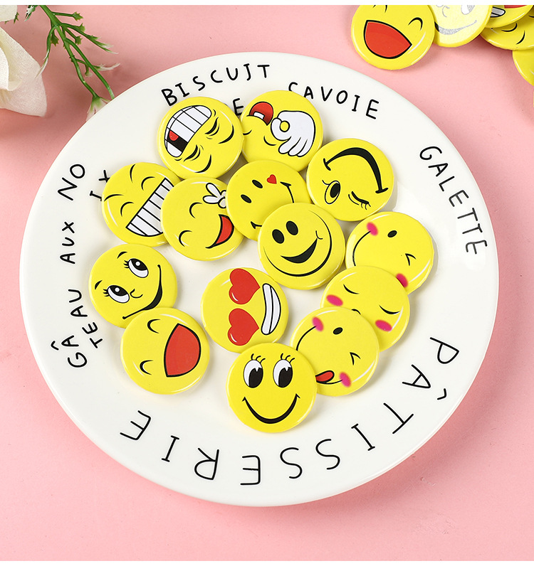 胸针笑脸_09