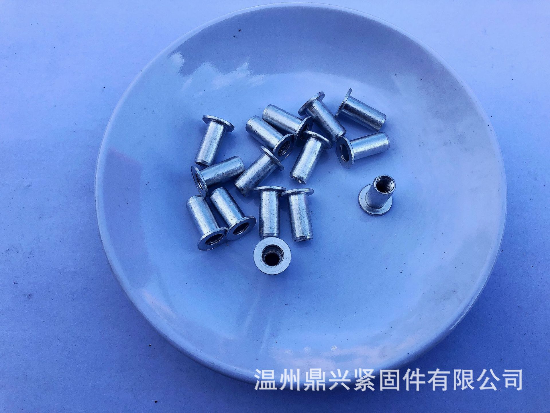 工厂直销 特制 铝平头圆柱 光身拉铆螺母 铆接螺母 家具螺丝 拉帽