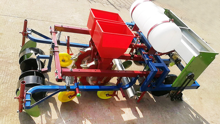 四轮车带花生播种机膜上播种免抠膜精播免间苗花生播种机可定制