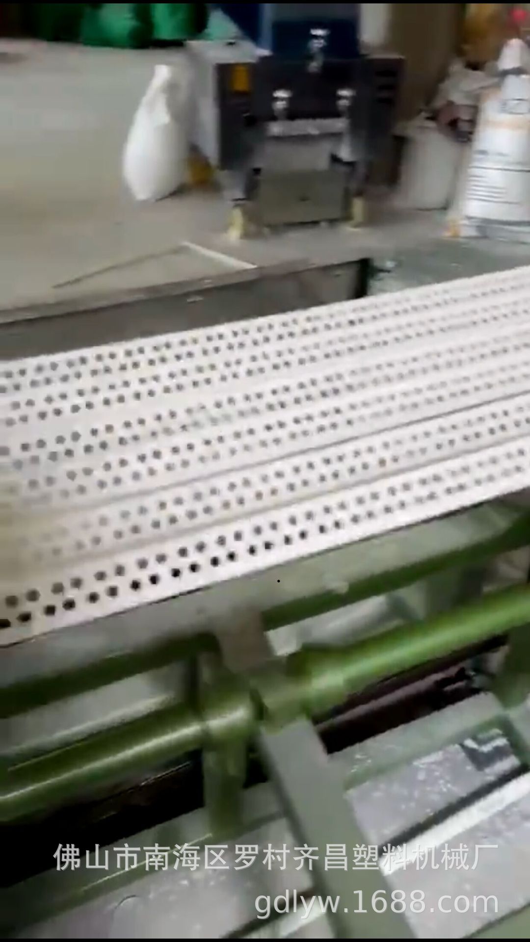 供应阴阳角条挤出机日产11万米(高速一出六)