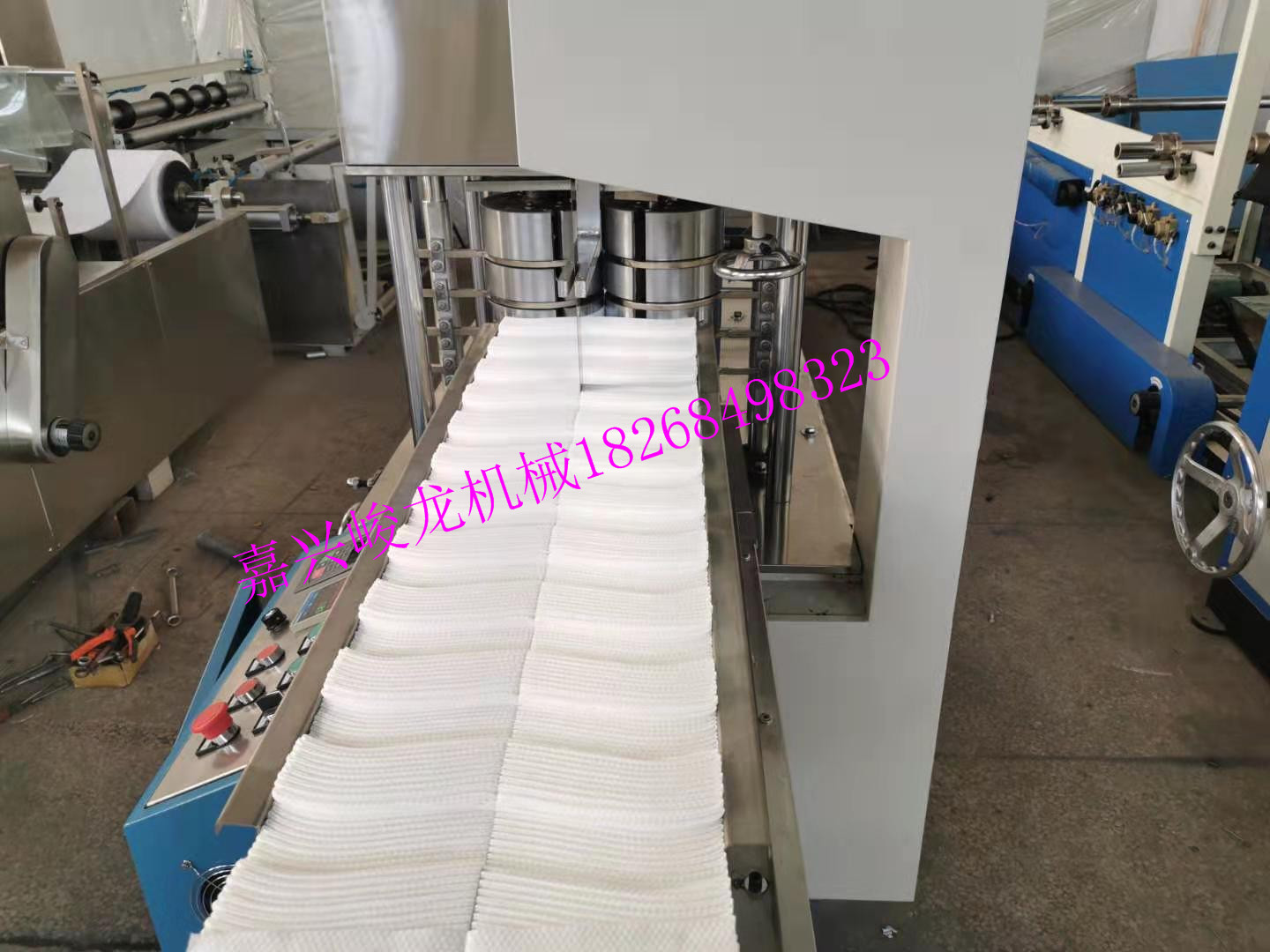 无纺布毛巾浴巾折叠机 一次性洁面巾方巾毛巾折叠切割机设备