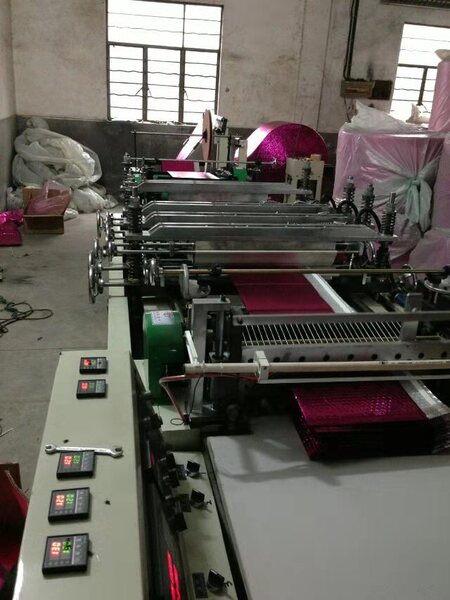 Bubble film bag maker
