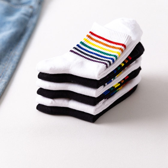 Factory Direct autumn and winter hot women's Japanese rainbow socks breathable sweat-absorbent fashion striped mid-calf cotton socks 200 needles