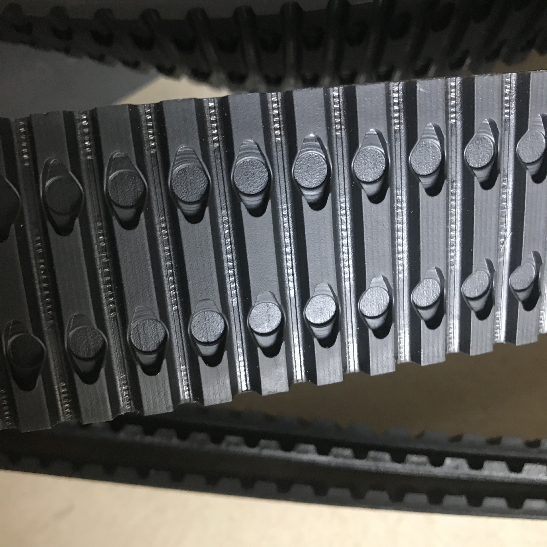 TPU polyurethane synchronous belt steel wire core synchronous belt can produce white black transparent tooth surface plus cloth core
