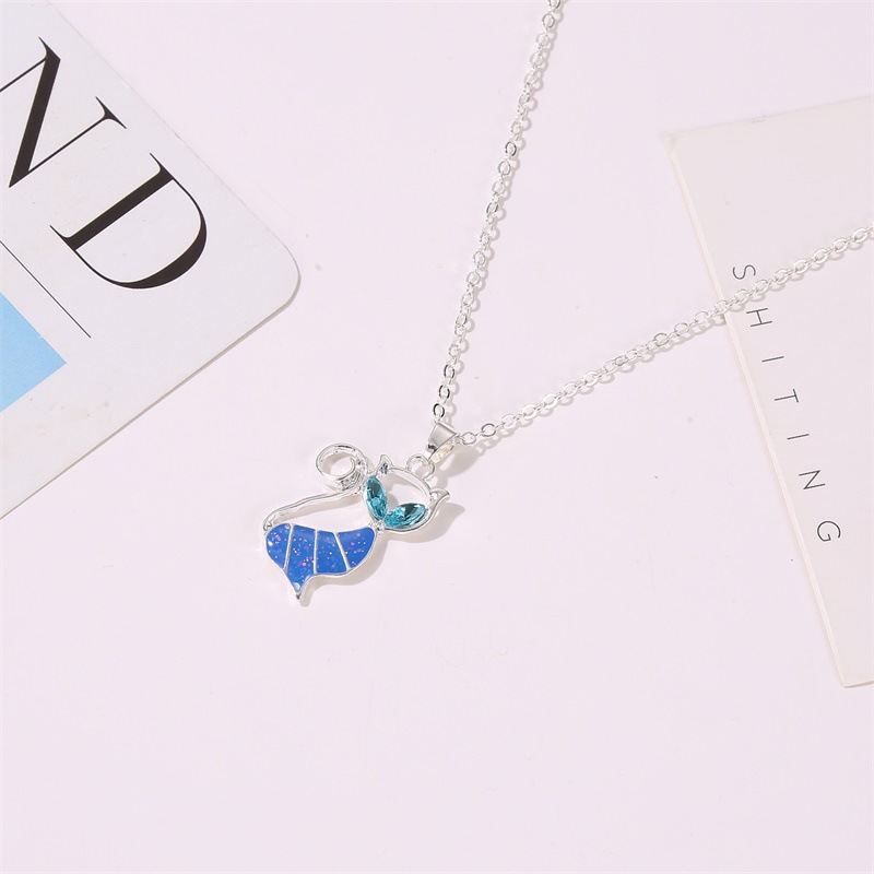 New Fashion Sweet Cat Pendant Necklace Female Hollow Diamond Necklace Wholesale display picture 6