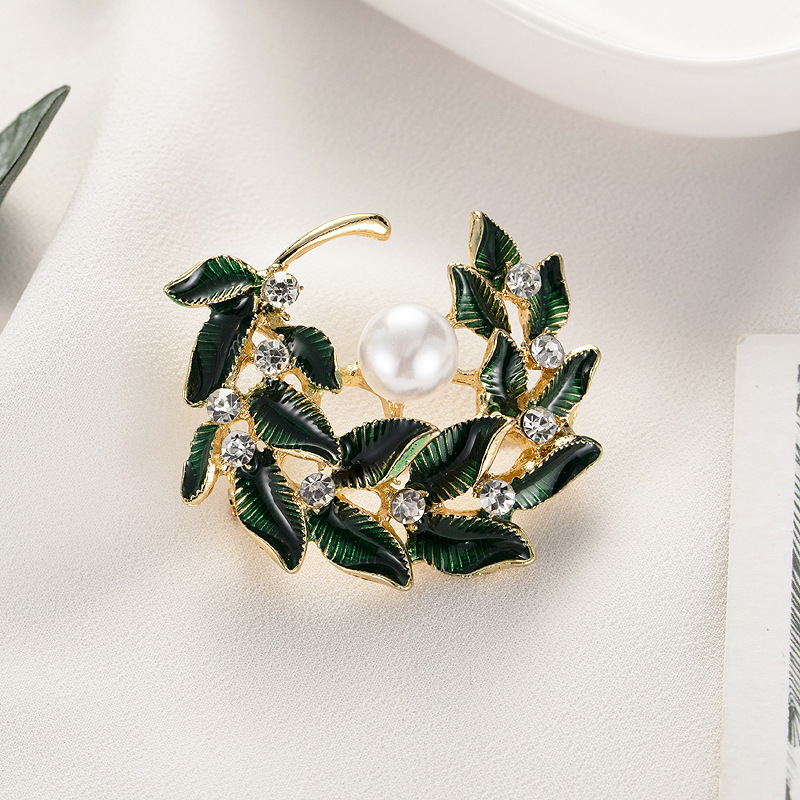 Versione coreana di spilla di perle con ghirlanda di rami di foglie verdi in stile pastorale fresco, accessori per uomo e donna, accessori con staffa vuota_voghion.com