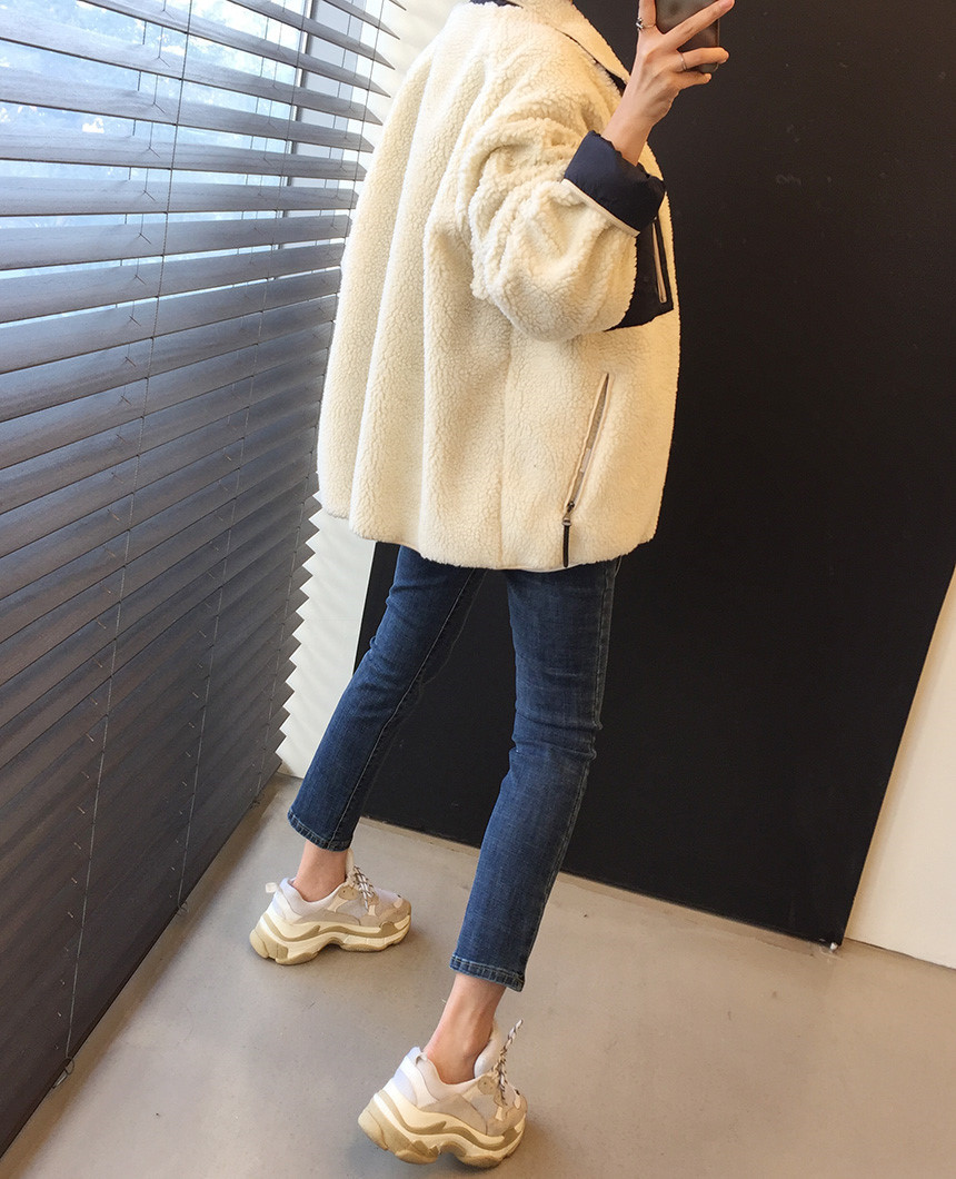 Women's Lamb Wool Coat With Pocket Detail And Stand Collar_voghion.com