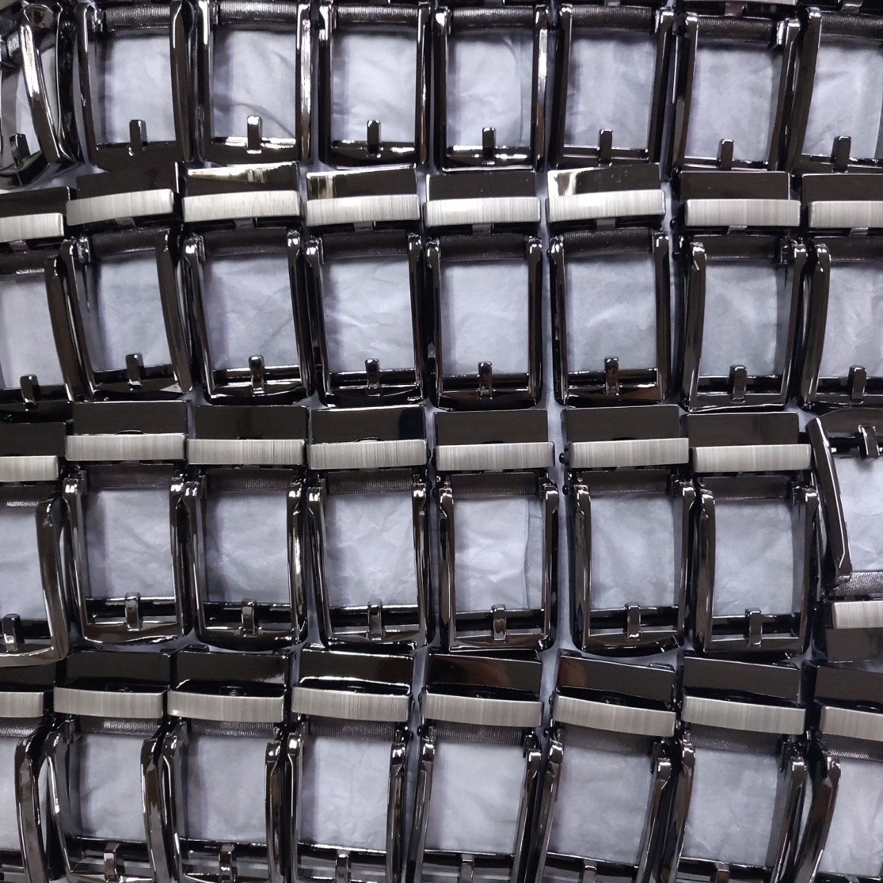 激光雕刻尚今激光厂家承接皮带扣头等服饰配件来料激光打标加工|ms