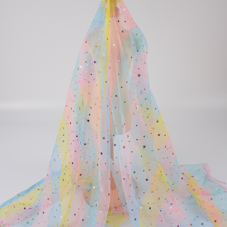 Suministro de stock arco iris impresa hilo gradiente sequinilla colorida estrella luna hilo de malla ropa infantil tela de algodón