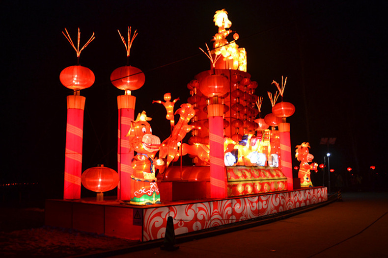 ����������ˮ�ϻ��첼���ù���װ�εƹ������ҵ�㳡С��