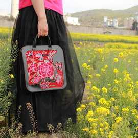 民族风老绣片拼接皮包 手工打籽绣绣花手拎包 女式款