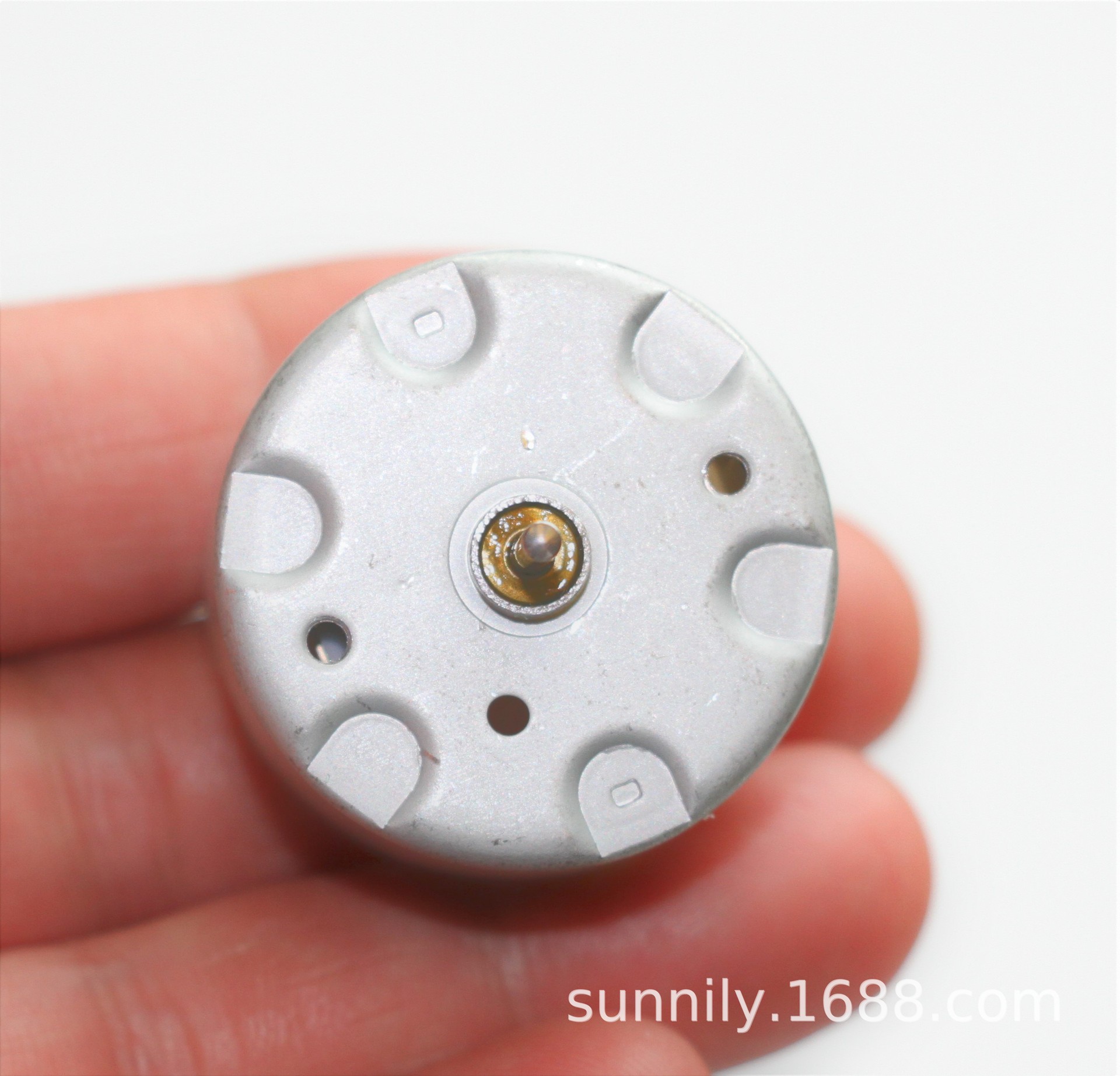 두 종류의 모터가 있습니다: 일본 마부치와 국내 자동차