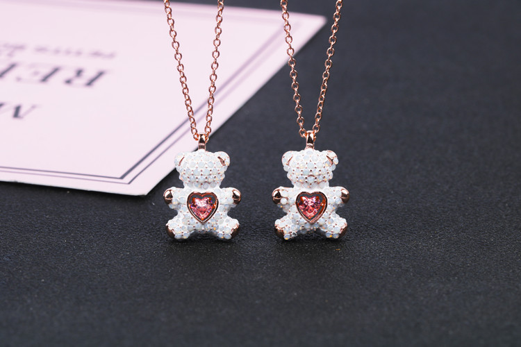 Cute Bear Heart Shape Copper Plating Inlay Rhinestones Pendant Necklace display picture 2