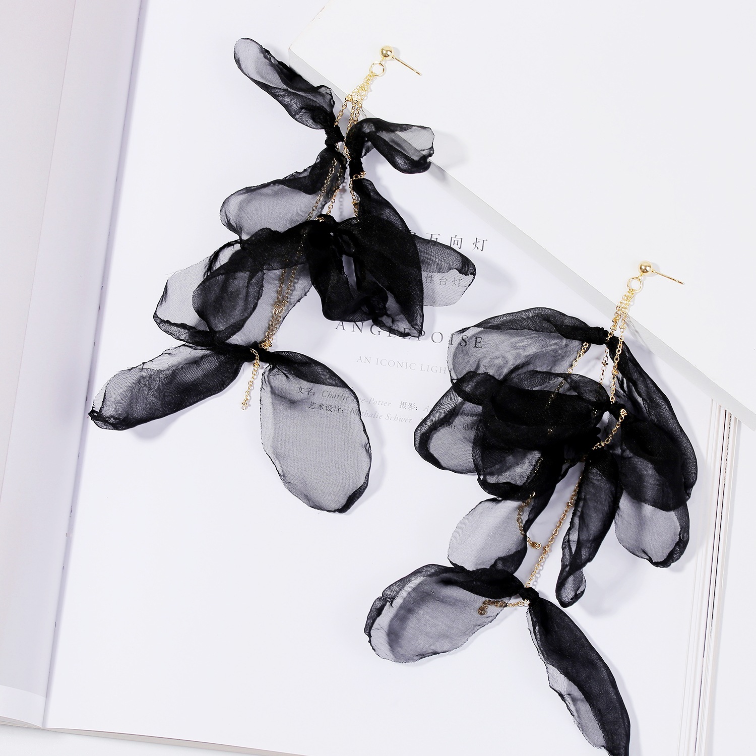 1 Pair Irregular Flower Ethnic Style Classic Style Artificial Crystal Drop Earrings display picture 13