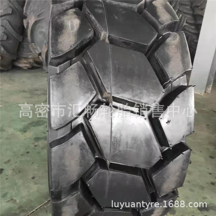 大块花 扫路机轮胎 14-17.5 滑移式装载机轮胎