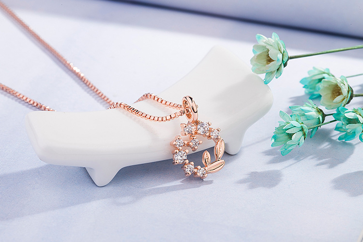 daisy simple chrysanthemum wreath pendant necklace simple jewelry