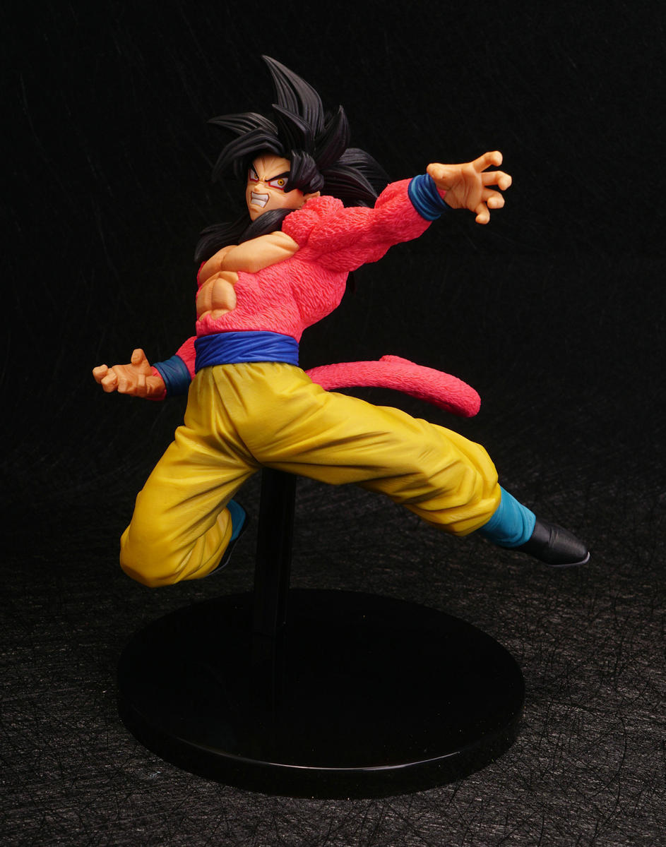 Super Saiyan Son Goku Figurine