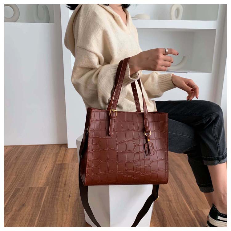 Tote Bag in Dark Brown