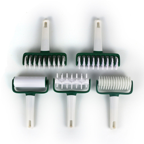 Large plastic wheel rolling pin, pizza hole pin, pie bottom biscuit puncher, dough biscuit roller cutter