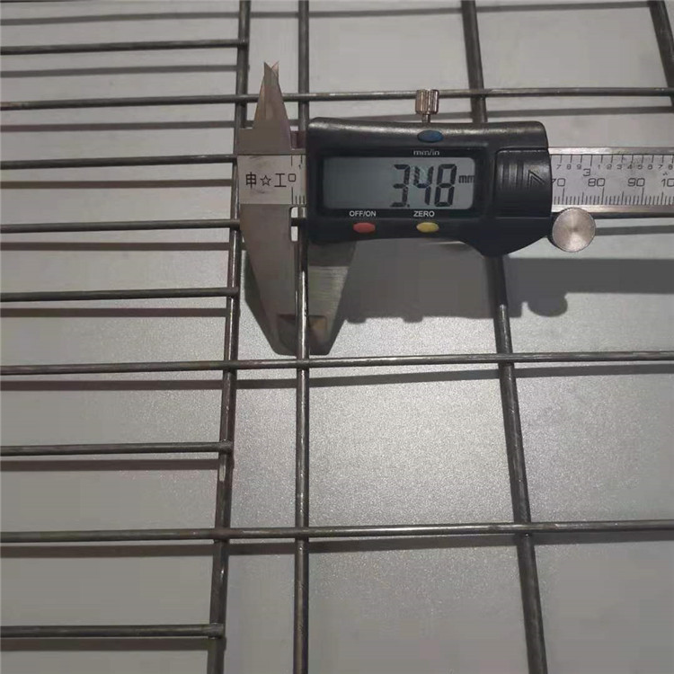 malla de alambre de púas en forma de malla de alambre de púas en el sitio puede hacer malla de jaula de jaula gruesa malla de alambre de acero