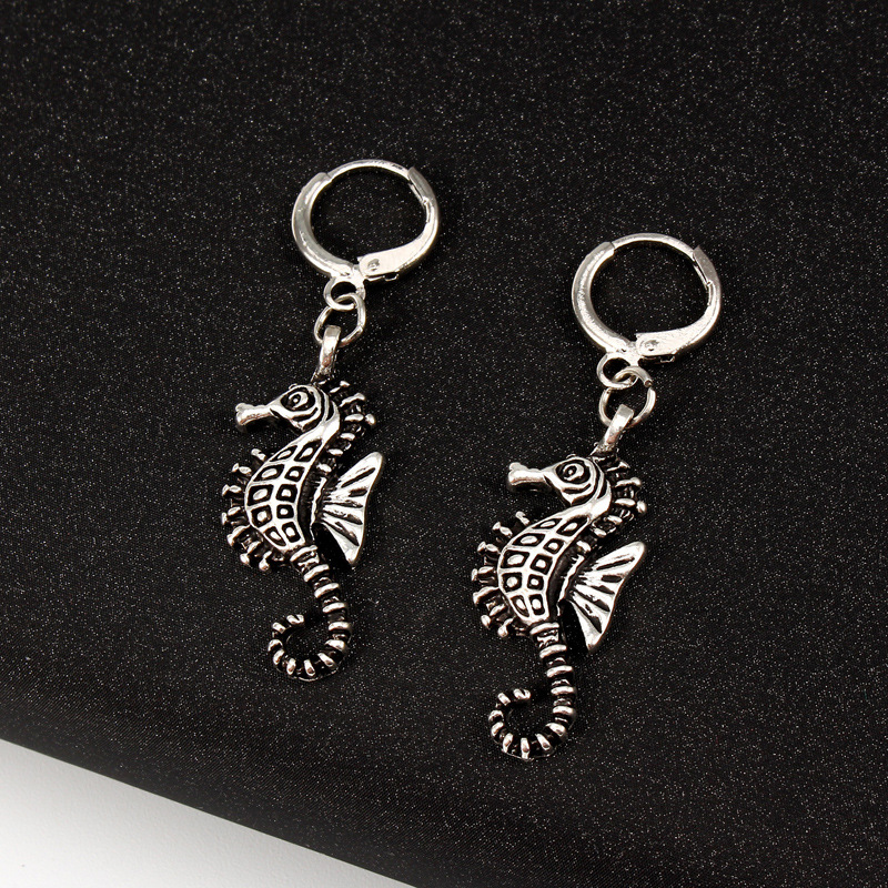 European Fashion Alloy Animal Hoop Earrings Cute Personalized Three-dimensional Seahorse Pendant Earring Ear Clip Female display picture 5