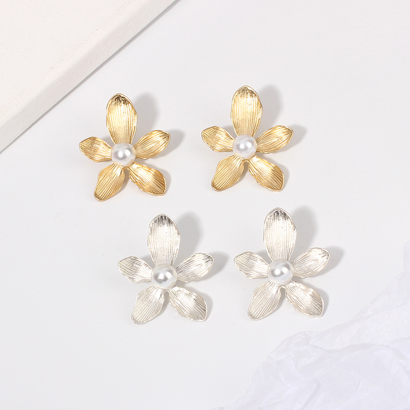 20g Weight Earrings Classification Wedding, Travel Occasion Women'S Gender Gold, Silver Color Fashion Flower Pearl Alloy Earrings 10