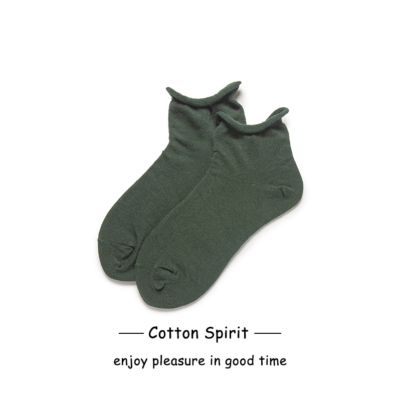 オリーブグリーン