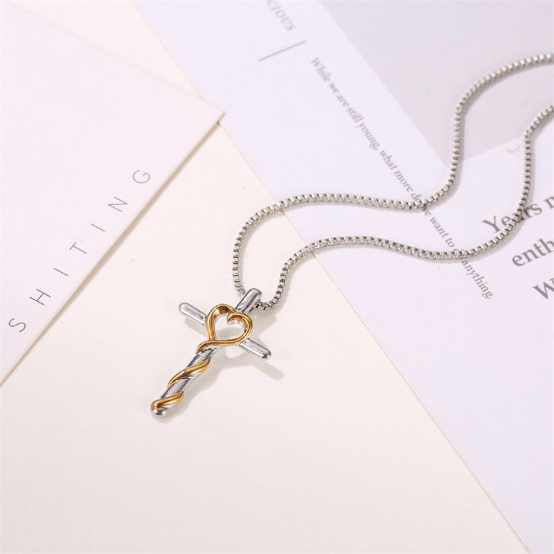 Fashion Love-shaped Classic Cross Pendant Clavicle Chain Ladies Necklace display picture 4