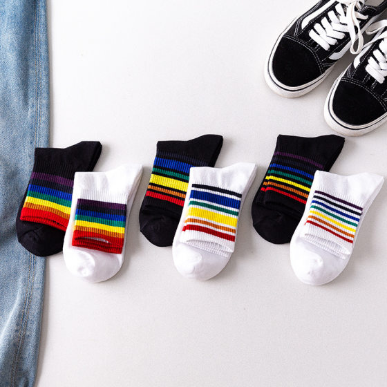Factory Direct autumn and winter hot women's Japanese rainbow socks breathable sweat-absorbent fashion striped mid-calf cotton socks 200 needles