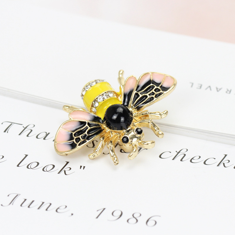 Fashion Bee Brooch Shawl Jacket Simple Accessories Bee Brooch display picture 2