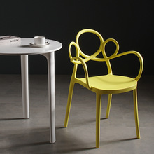 北欧塑料椅子网红ins家用靠背餐椅镂空创意扶手加厚彩色餐厅凳子