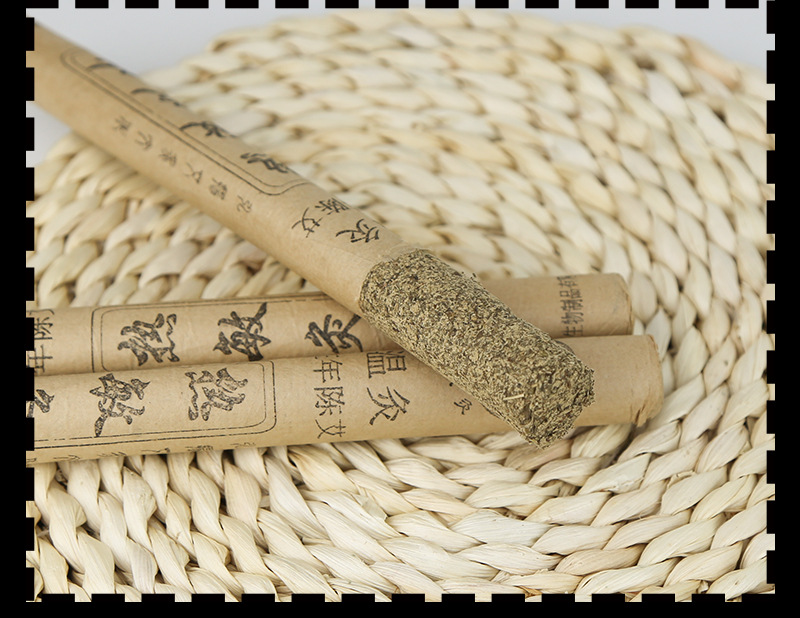 Three-Year Aged Moxa Sticks Ai Tiao 1.8x20cm 10 Pack Hand Rolled Heat Sensitive Moxibustion in use
