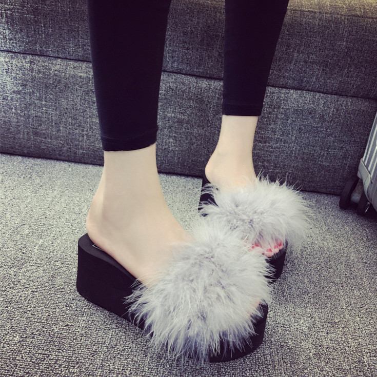 2026 Summer Women's Handmade Ostrich Feather Soft-Soled Slippers with Thick Fur and Wedge Heels for Outdoor Wear Beach Slippers