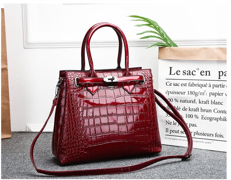 Fashion Crocodile Pattern Glossy Patent Leather Bag Wholesale Nihaojewelry display picture 5
