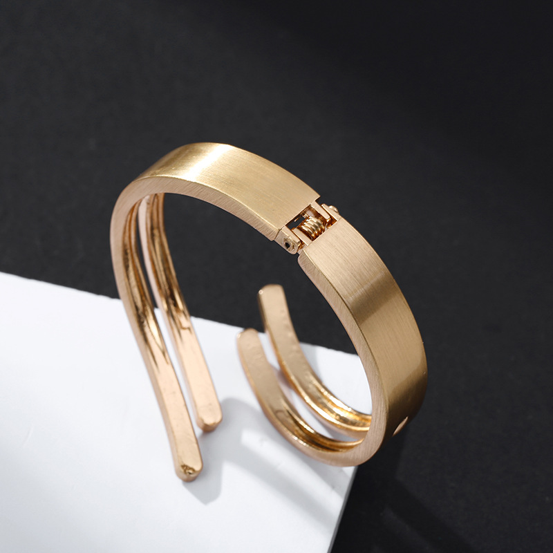 Simple Geometric Lines Gold-plated Bracelet display picture 3