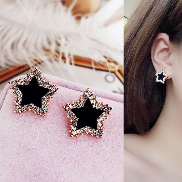 Boucles D&#39;oreilles En Strass Incrustées De Conception Simple Noire Géométrique Triangle De Mode display picture 10