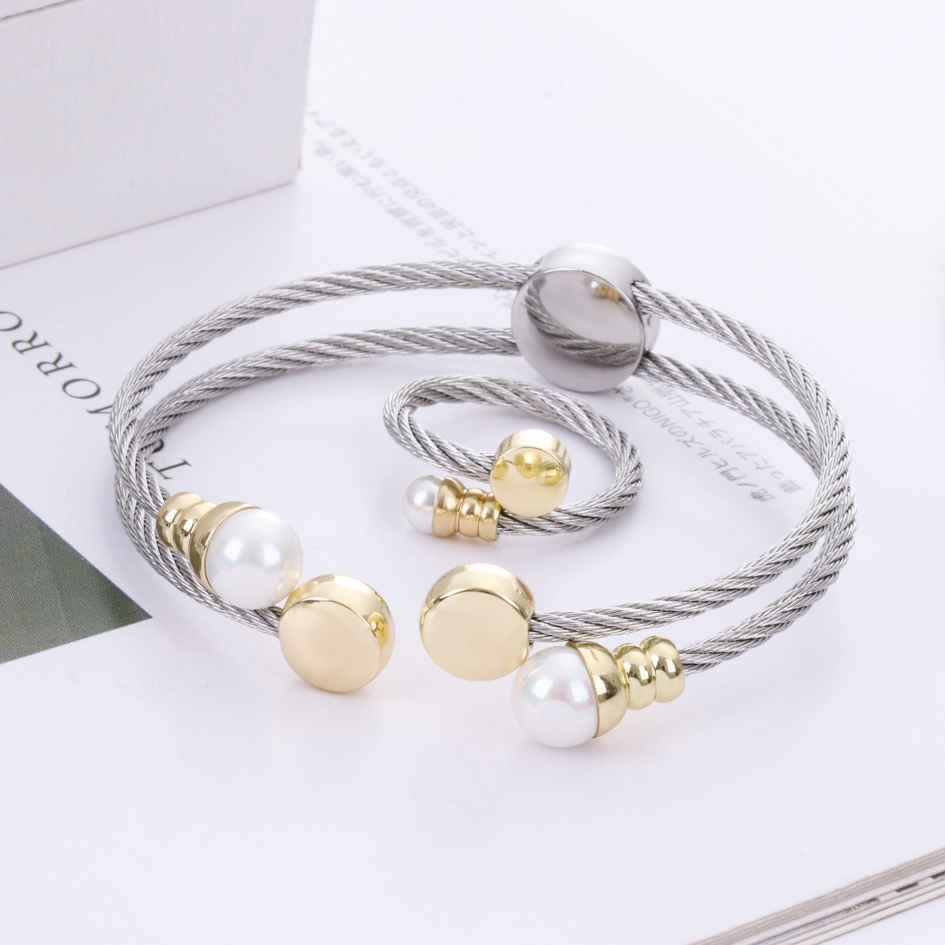 Casual Simple Style Round Stainless Steel Copper Inlay Pearl Women's Rings Bracelets display picture 2