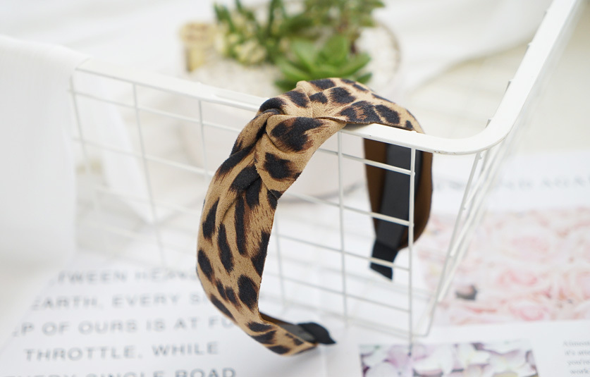 Retro Leopard Pattern Suede Fabric Wide-sided Knotted Headband Wholesale Nihaojewelry display picture 10